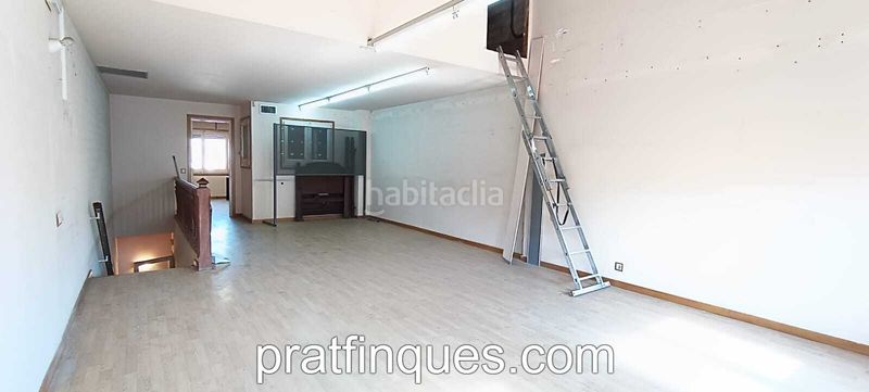 Foto cfdf197a-1549-4fbf-9ca1-be1d54a0cc12. Casa adossada amb calefacció aparcament a Centre Prat de Llobregat (El)