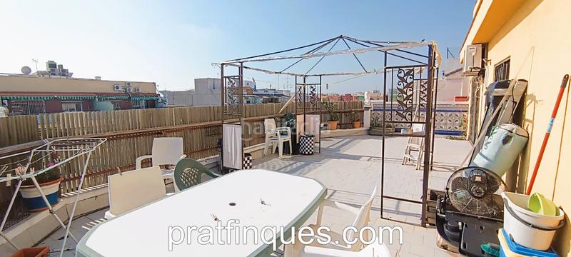 Foto 56d1b2cc-bd34-40c5-a421-79adb9a9e8c9. Dúplex amb xemeneia a Centre Prat de Llobregat (El)