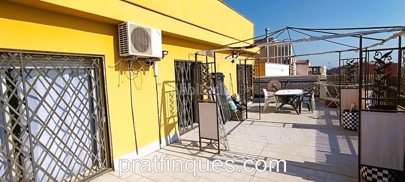 Foto 62da6769-9b2c-4f5b-a913-88dbfff8bdd3. Dúplex amb xemeneia a Centre Prat de Llobregat (El)