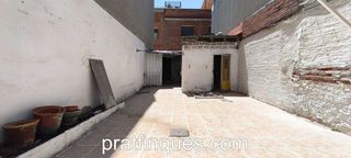 Casa en Centre. Casa en solar a dos calles edificables por ambas calles