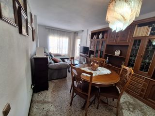 Etagenwohnung in Sagnier-Plaça de Catalunya. Piso en venta avda remolar 5 de altura, muy luminoso