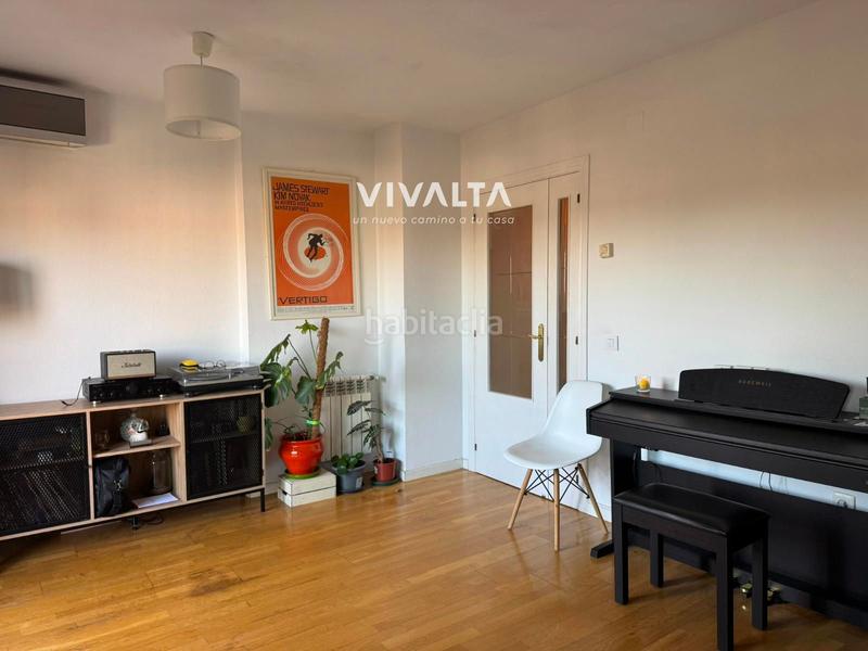 Foto 07f6deca-9ab7-4166-a8ef-96ef29a46037. Attico con riscaldamento parcheggio piscina in Orcasitas Madrid