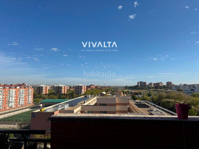 Foto 0c8149e2-eb7b-4189-a98f-5420a515cd2e. Attico con riscaldamento parcheggio piscina in Orcasitas Madrid