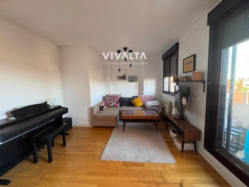 Foto 3104f35b-b379-4bd3-b2f7-561465a245d4. Attico con riscaldamento parcheggio piscina in Orcasitas Madrid