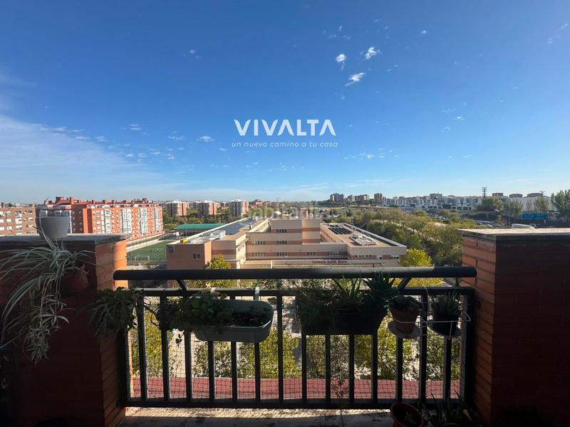 Foto 398d53ca-1679-40ee-8178-cfd1a6f8df2a. Attico con riscaldamento parcheggio piscina in Orcasitas Madrid