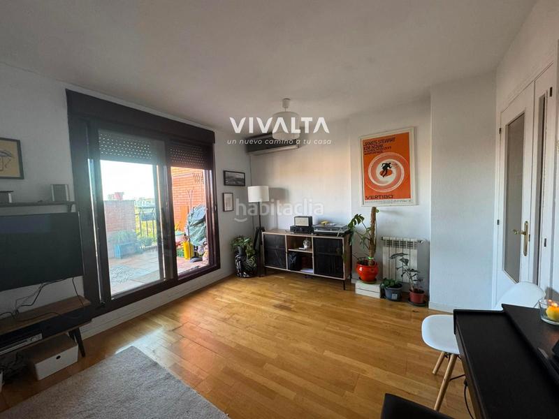 Foto 43bb47fb-a87b-42ef-8bc2-cd9017fce4f6. Attico con riscaldamento parcheggio piscina in Orcasitas Madrid