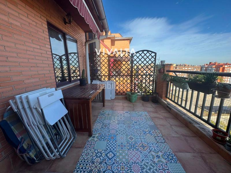 Foto 5a0ac22c-1647-4313-83e8-ff6c075f8ba9. Attico con riscaldamento parcheggio piscina in Orcasitas Madrid