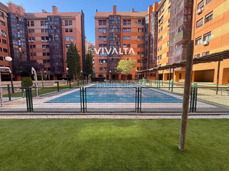 Foto 8df330b8-ff80-4d26-96f6-f53e1c6bcf53. Attico con riscaldamento parcheggio piscina in Orcasitas Madrid