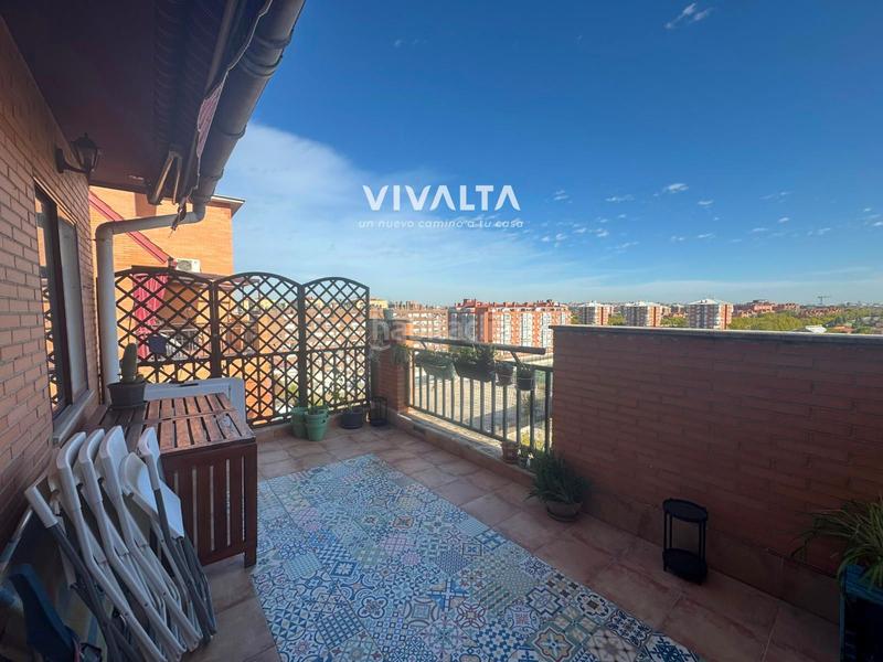 Foto ed6b8401-791a-42df-8bbb-cc0f6b23bab0. Attico con riscaldamento parcheggio piscina in Orcasitas Madrid