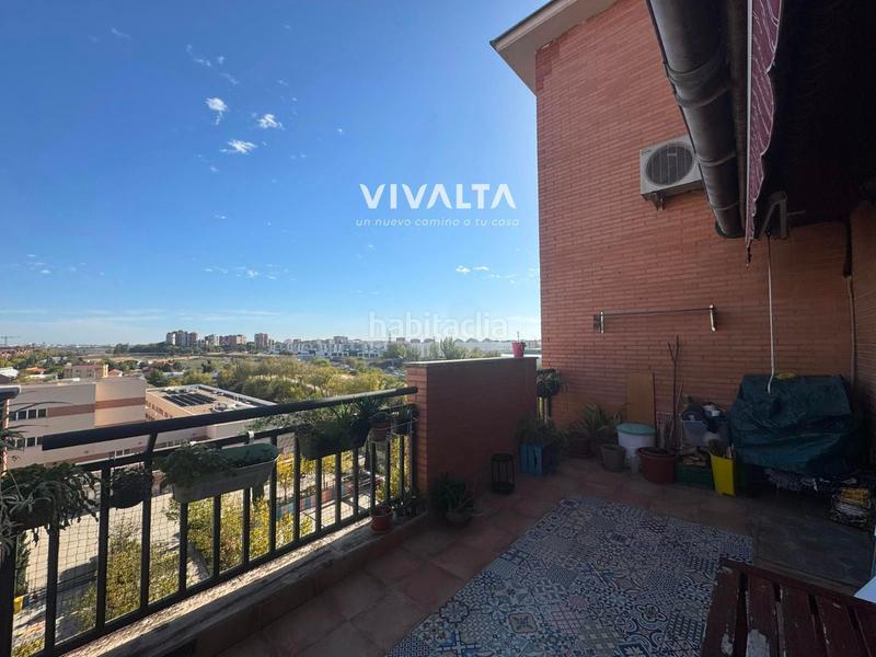 Foto fe14afee-3801-442f-bb1b-2db37b5b7e44. Attico con riscaldamento parcheggio piscina in Orcasitas Madrid