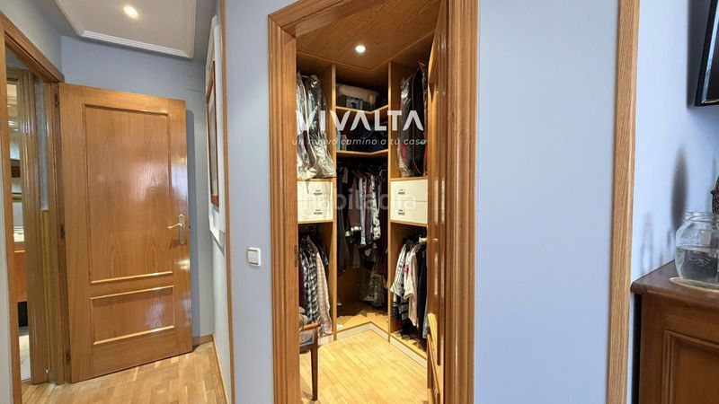 Foto cbcfc760-d696-4f5d-a52e-6444c4730c0d. Dúplex amb calefacció aparcament piscina a San Juan Bautista Madrid