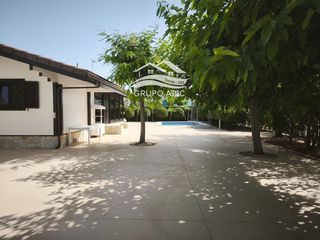 Chalet  Serreta. El refugio de tus sueños villa de diseño vanguardista con acabad