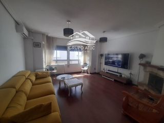 Casa  Valencia. Casa con placas solares, garaje y 210 m junto a la plaza de las