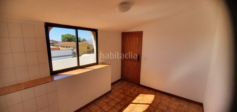 Foto 69a3b149-c176-4268-9719-f4c7e1daf20d. Casa adossada amb xemeneia aparcament a La Laguna San Cristóbal de La Laguna