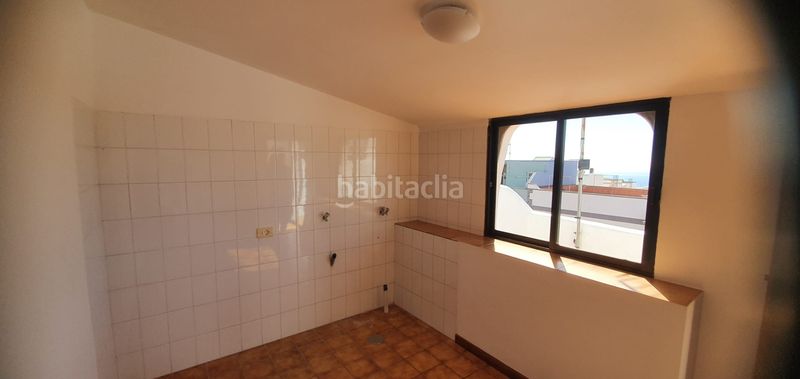 Foto 9aa5c384-e059-4ff2-8d0e-5709b5f93f49. Casa adossada amb xemeneia aparcament a La Laguna San Cristóbal de La Laguna