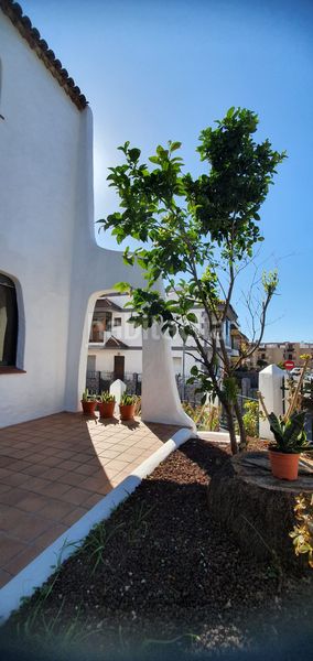 Foto d1af505c-115d-404c-b104-b345ffdef30f. Casa adossada amb xemeneia aparcament a La Laguna San Cristóbal de La Laguna