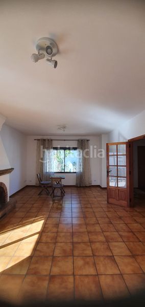 Foto da2d9e8e-379f-43a0-8fe8-9b2139ae6de4. Casa adossada amb xemeneia aparcament a La Laguna San Cristóbal de La Laguna