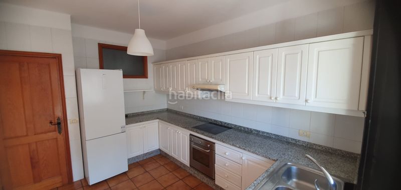 Foto f644bfd9-4d08-431d-805c-b61f0c98aa0d. Casa adossada amb xemeneia aparcament a La Laguna San Cristóbal de La Laguna