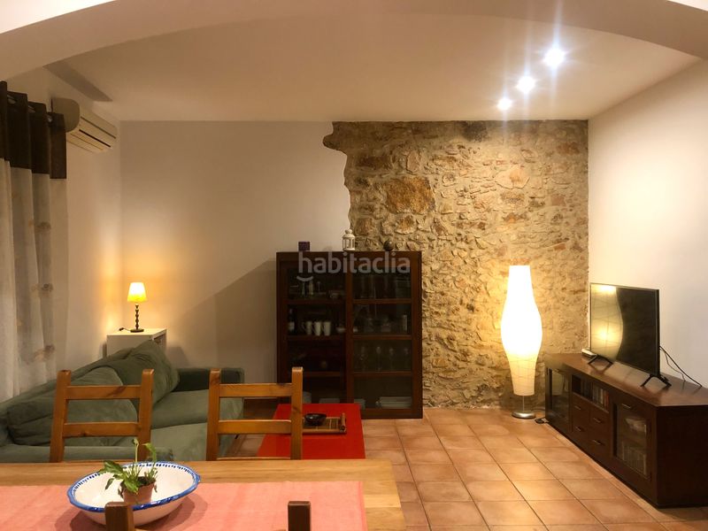 Foto c8e8dfb7-8f35-4a53-bad6-fe0b951b37f8. Duplex con riscaldamento in Eixample Sant Feliu de Guíxols