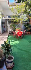 House  Carrer de berga i boada. Casa amb dues vivendes