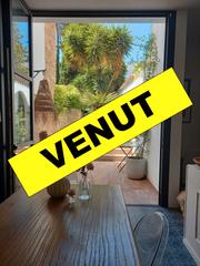 Casa  Placeta de sant joan. Casa amb  gran jardí al centre de sant feliu, en plena zona peat