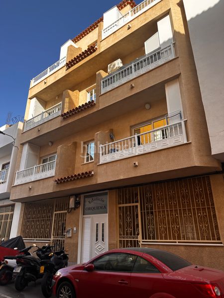 Foto 31347da9-26a5-48cb-9e5a-9f0bc54e01bb. Building in calle oasis 26 in Guargacho Arona