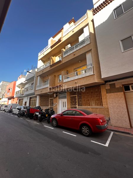 Foto 8a007120-a5f4-44ae-81a9-67ccc4bf0785. Building in calle oasis 26 in Guargacho Arona