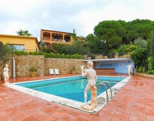 Xalet a Canyelles. Con parcela 2100m2, jardin, gran terraza, 7 hab, 4 baños, parkin