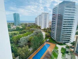Pis  Carrer de llull. Alto + gran terrazay vistas, edificio seminuevo con piscina . ce