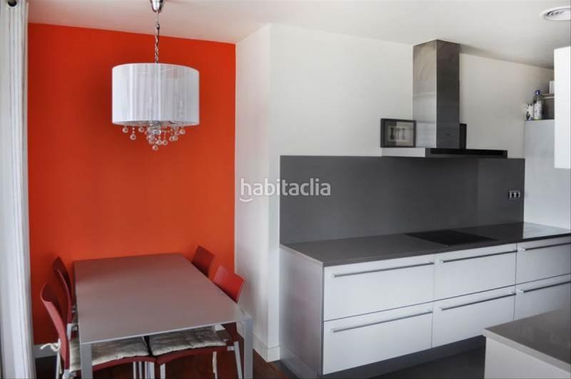 Foto 5da2ac0a-dcf2-406a-b7c2-30af8397585a. Location attique avec chauffage parking piscine dans Barcelona