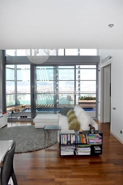 Foto 09013a66-7992-4e2a-87b8-ad9a31dca440. Rent penthouse with heating parking pool in Diagonal Mar i el Front Marítim del Poblenou Barcelona