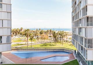 Location Appartement  Passeig de garcia fària. Con 2 terrazas grandes, y 3 hab dobles !
