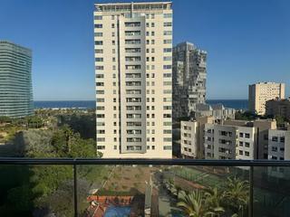 Rent Flat  Carrer de la selva de mar. Alto con terraza y vistas , 4 hab, tranquilo y soleado ))