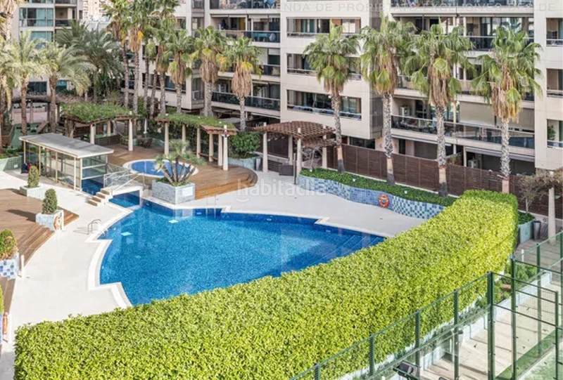 Foto 0417313d-47e9-479e-88a8-972135ca82e0. Piso con balcon de 25m2 , con piscina y vigilancia )) en Barcelona