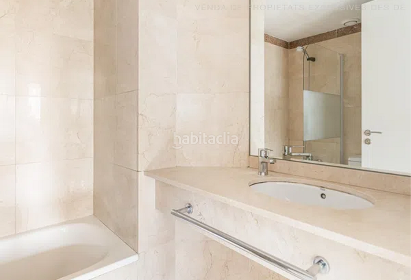 Foto 2e12bd6e-9782-4d9d-aefc-bcafc9564804. Piso con balcon de 25m2 , con piscina y vigilancia )) en Barcelona