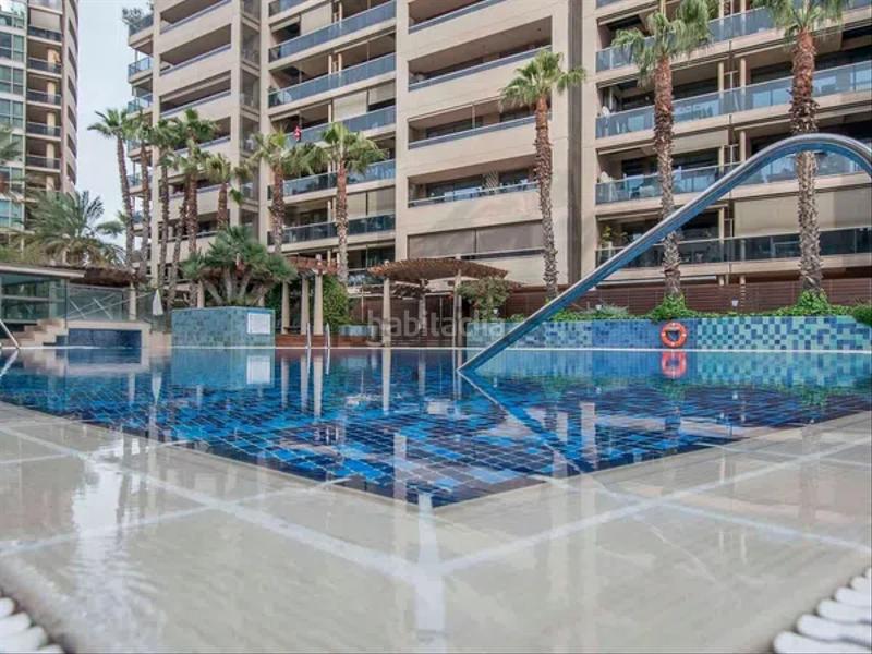 Foto 41f56f97-a3c4-4833-8241-66d61b85c78b. Piso con balcon de 25m2 , con piscina y vigilancia )) en Barcelona