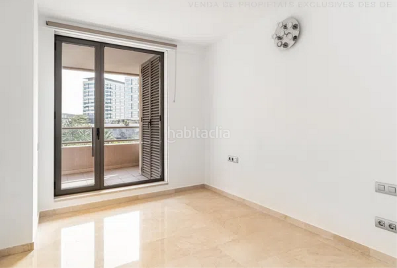 Foto 4fa93e23-7210-4798-abb2-cc8386b9945e. Piso con balcon de 25m2 , con piscina y vigilancia )) en Barcelona