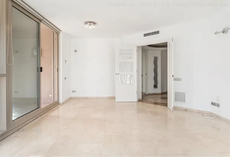 Foto 6858e557-92aa-4f46-b1d0-33d2fa997cf0. Piso con balcon de 25m2 , con piscina y vigilancia )) en Barcelona