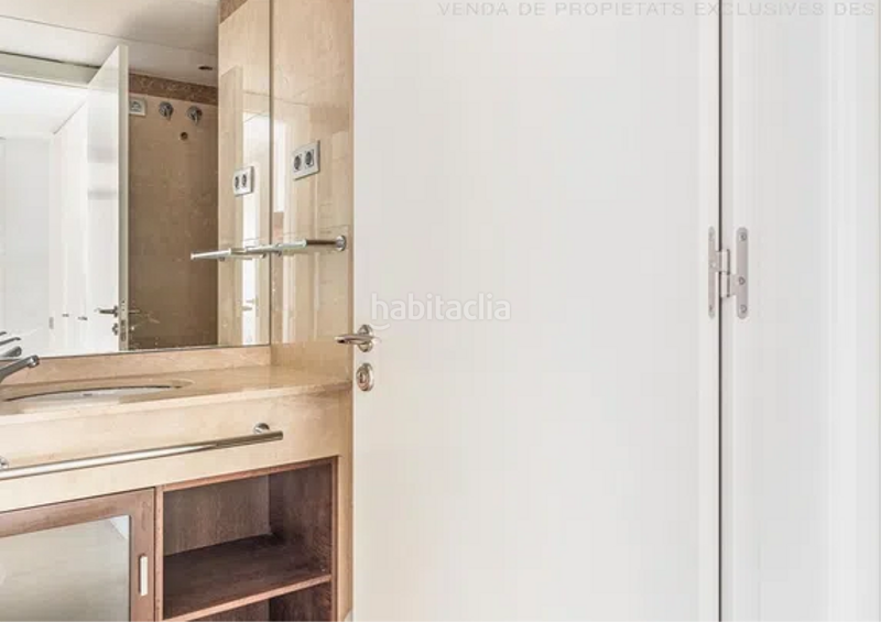 Foto a90e938e-f589-4f23-b678-5eeafe4e84fa. Piso con balcon de 25m2 , con piscina y vigilancia )) en Barcelona