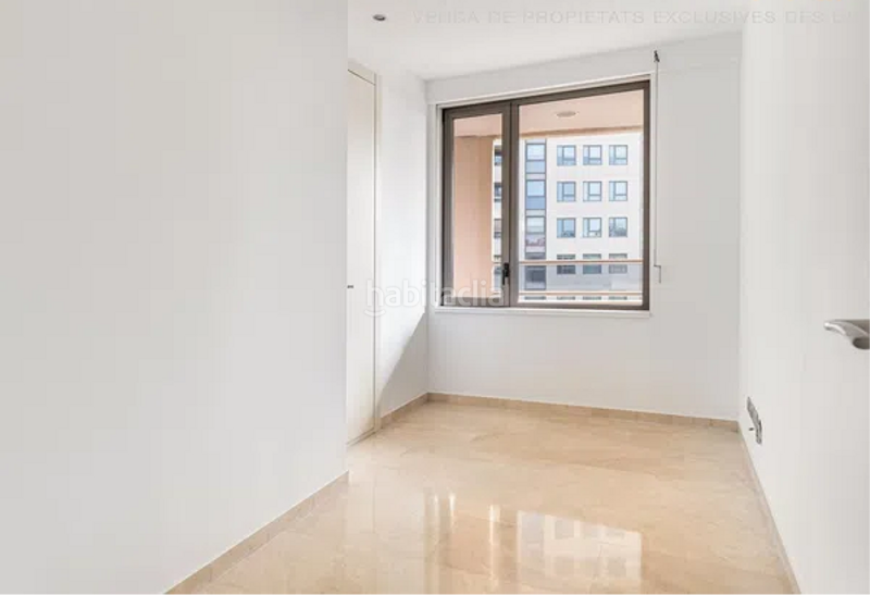 Foto afda0af1-9886-4820-be8e-e5317df04bd5. Piso con balcon de 25m2 , con piscina y vigilancia )) en Barcelona