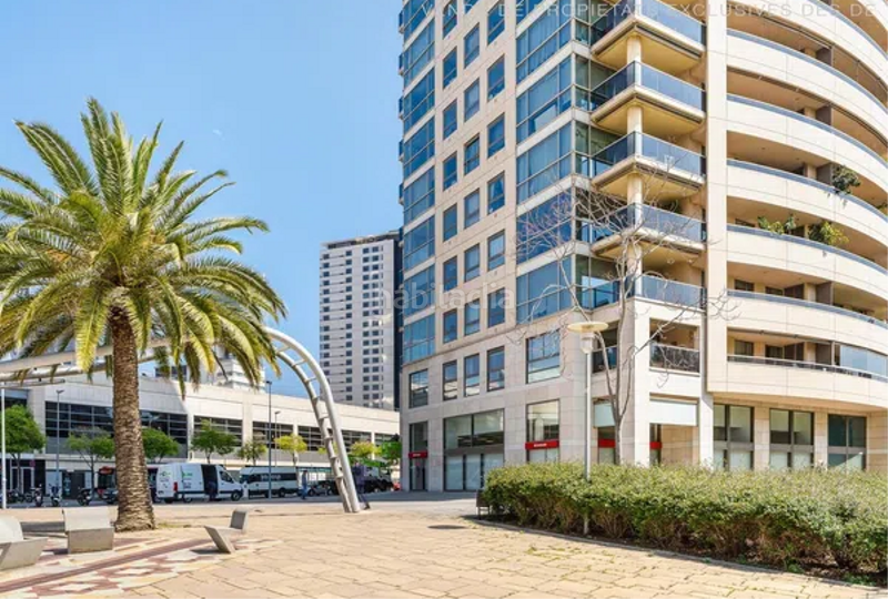 Foto d617ef7b-7e36-40d7-9391-43832033d7d5. Piso con balcon de 25m2 , con piscina y vigilancia )) en Barcelona