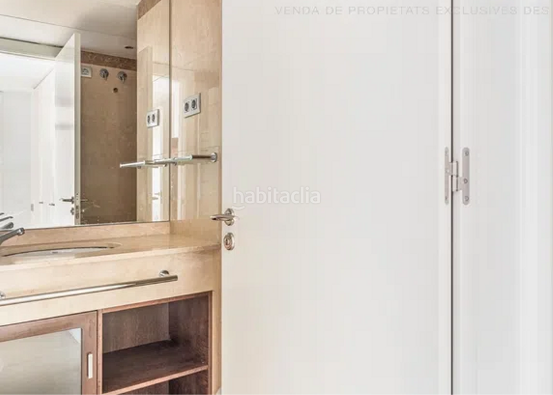 Foto e08da5aa-9ac7-4f7e-984a-71a24d512d85. Piso con balcon de 25m2 , con piscina y vigilancia )) en Barcelona