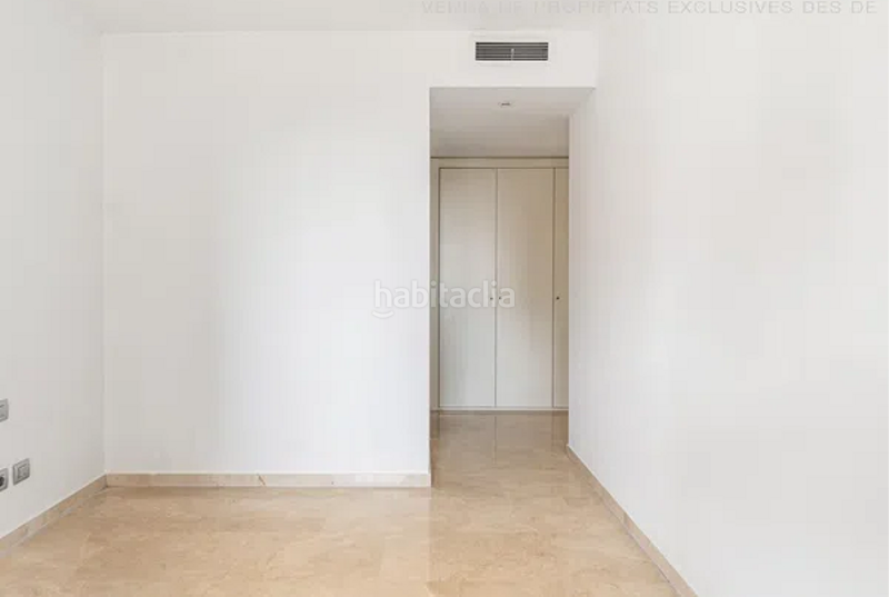 Foto e54b3de6-d798-41d9-8966-a5c0055d8de4. Piso con balcon de 25m2 , con piscina y vigilancia )) en Barcelona