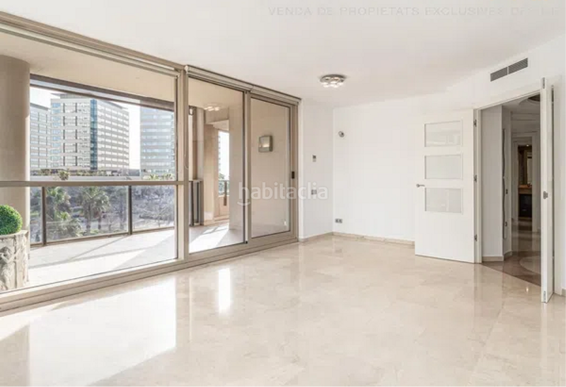 Foto e85c44f8-8ef3-4736-952f-d322eb851dcc. Piso con balcon de 25m2 , con piscina y vigilancia )) en Barcelona