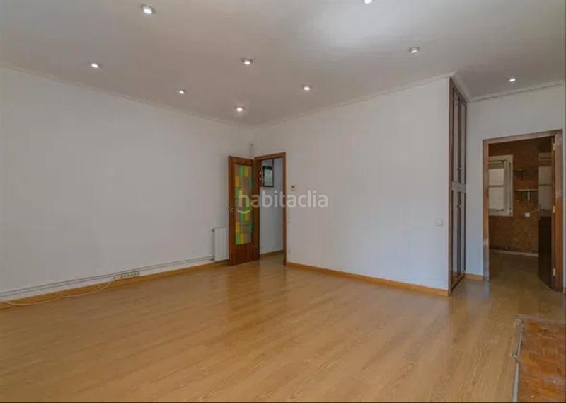 Foto d03e3729-63d5-4b43-a275-a7c201b998b7. Piso alto, tranquilo y soleado, 70m2,3 hab, en Sant Antoni Barcelona