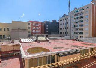 Pis  Ronda de sant pau. Alto, tranquilo y soleado, 70m2,3 hab,