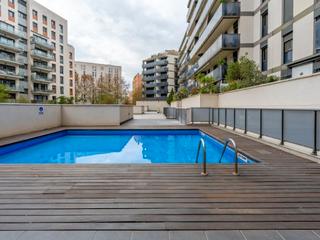 Pis  Avinguda diagonal. Alto, con balcon grande , exterior, con piscina !