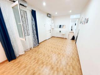 Ground floor  Carrer de berlín. De 82m2 con patio , les corts , centrico !