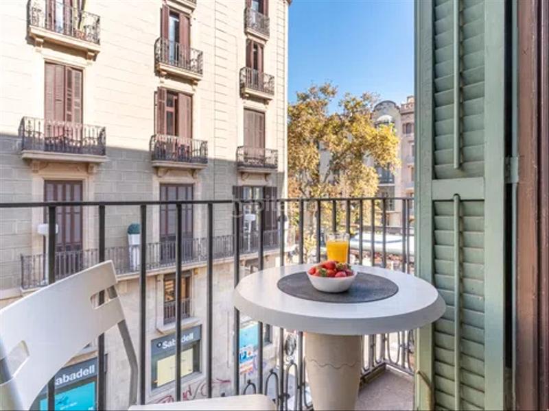 Foto 60ca31de-3dee-4601-8806-5e77ecc39223. Piso duplex exclusivo de 147 m2 , esquinero en la rambla ! en Barcelona