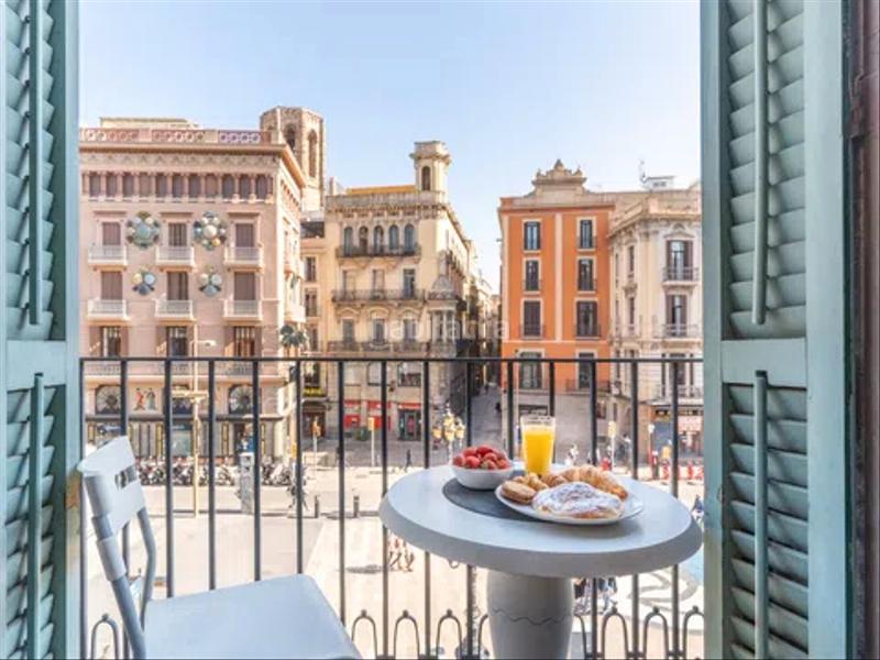 Foto f6dcac6a-b27f-4e9a-b955-82b847b6131d. Piso duplex exclusivo de 147 m2 , esquinero en la rambla ! en Barcelona